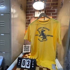 Harry Potter Mens T-shirt Hufflepuff Team Captain Quidditch